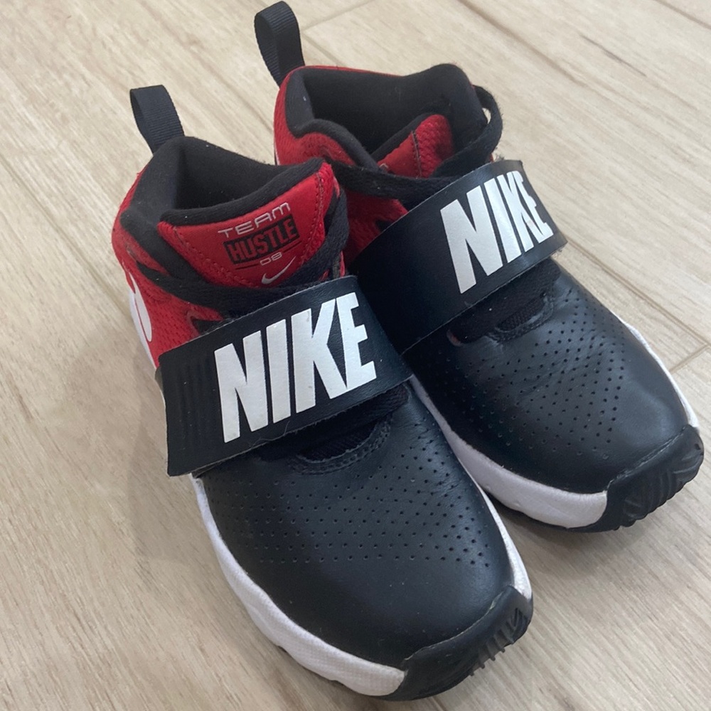 Nike Team Hustle D8 youth size 13 with Velcro and laces